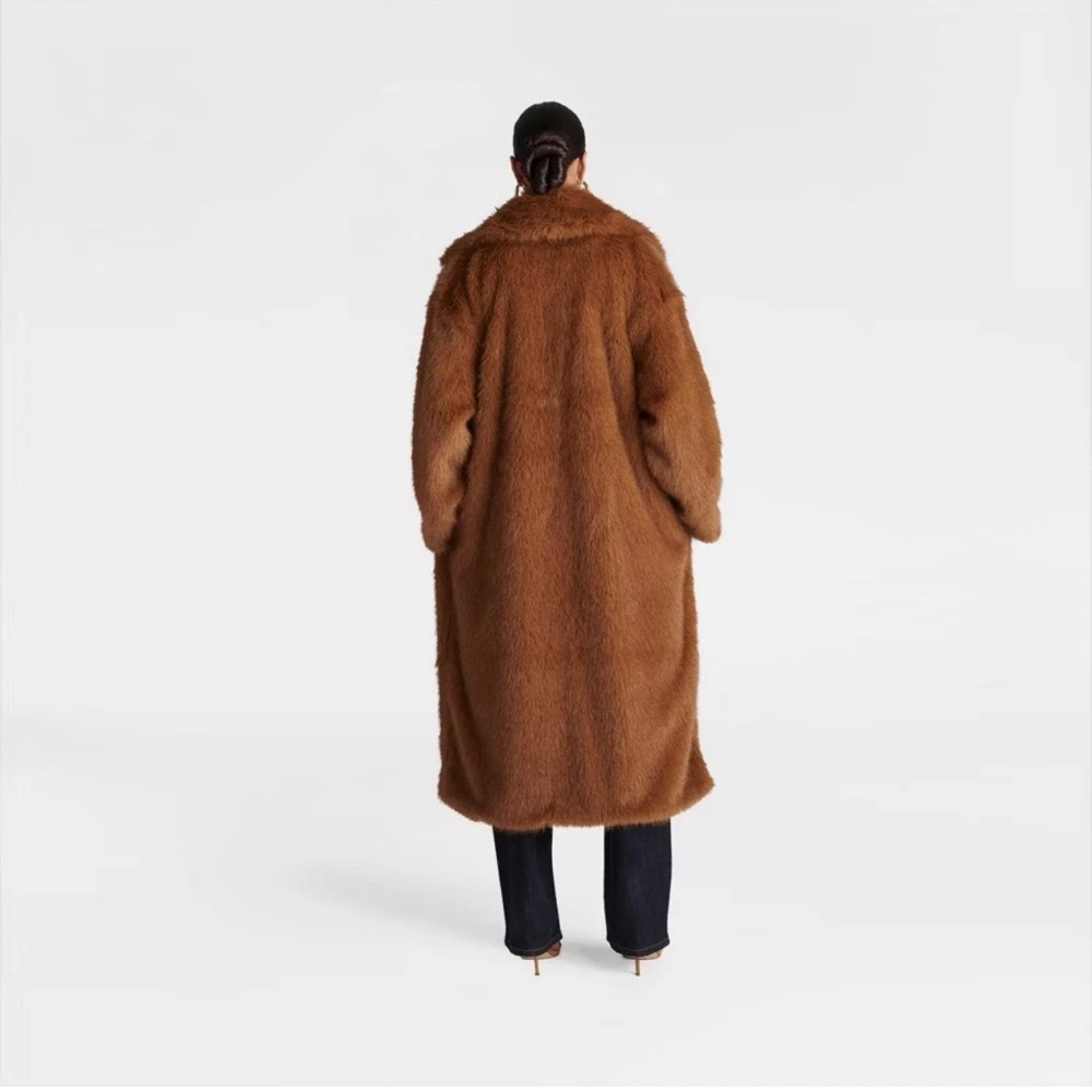KBB by KAHLANA Women's 'The Oversized Faux Fur Trench Coat' - Teddy L and M - Picture 2 of 3
